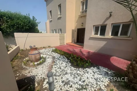 Villa in The Springs, Dubai 3 bedrooms, 270 sq.m. № 62143 - photo 1