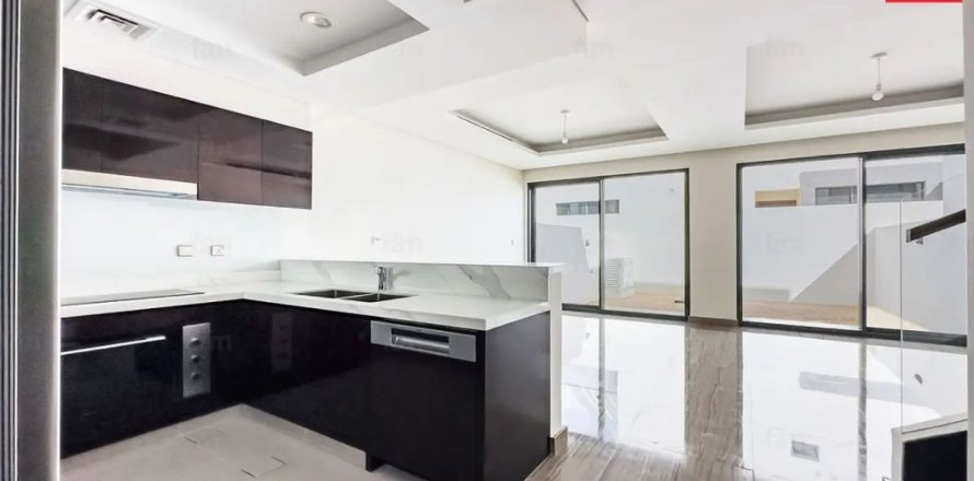 Villa en Dubai, 3 dormitorios, 138 m², № 125016