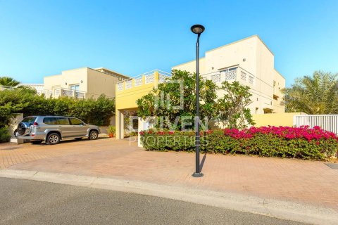 Villa à Meadows, Dubai, 4 chambres, 325 m², № 19449 - photo 1