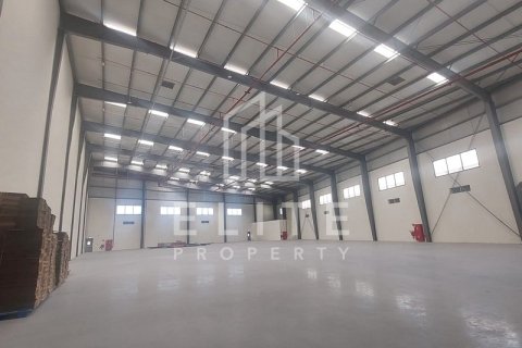 Warehouse in Dubai Investment Park, Dubai 2034 sq.m. № 38947 - photo 1