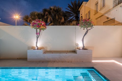 Townhouse in Dubai 3 bedrooms, 157 sq.m. № 133957 - photo 12