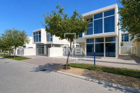 Villa en Dubai, 6 dormitorios, 322 m², № 134324 - foto 3