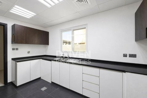 Villa en Dubai, 6 dormitorios, 322 m², № 134324 - foto 16