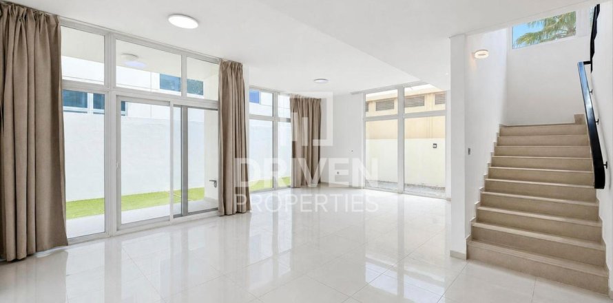 Villa en Dubai, 6 dormitorios, 322 m², № 134324