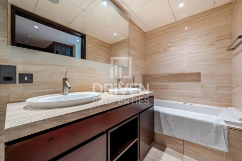 Apartment in Downtown Dubai (Downtown Burj Dubai), Dubai 3 bedrooms, 216.74 sq.m. № 126242 - photo 19
