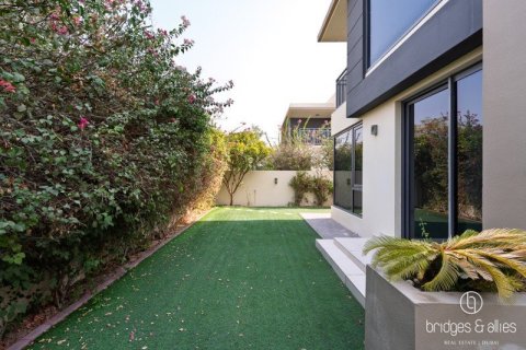 Villa in Dubai Hills Estate, Dubai 4 bedrooms, 271 sq.m. № 98068 - photo 11