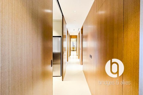 Apartment in Downtown Dubai (Downtown Burj Dubai), Dubai 3 bedrooms, 156 sq.m. № 98078 - photo 18