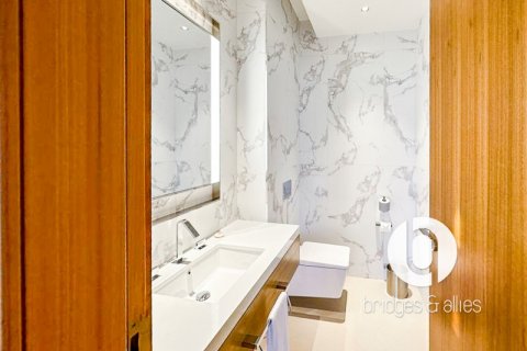 Apartment in Downtown Dubai (Downtown Burj Dubai), Dubai 3 bedrooms, 156 sq.m. № 98078 - photo 11