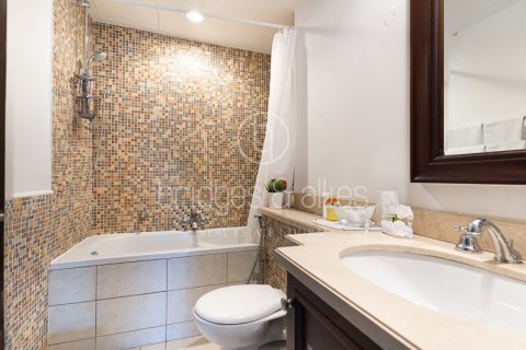 Apartment in Old Town, Dubai 2 bedrooms, 115 sq.m. № 98069 - photo 19