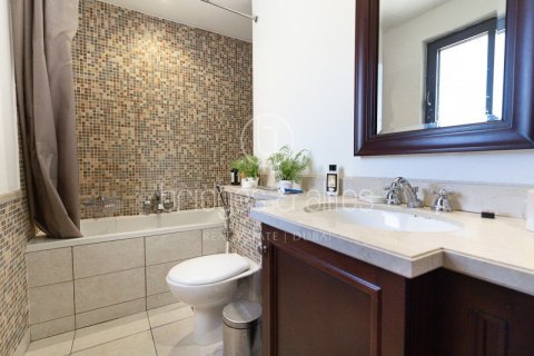 Apartment in Old Town, Dubai 2 bedrooms, 115 sq.m. № 98069 - photo 18