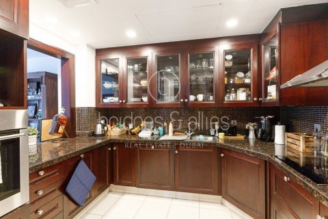 Apartment in Old Town, Dubai 2 bedrooms, 115 sq.m. № 98069 - photo 10