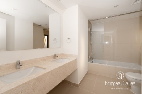 Villa in Dubai Hills Estate, Dubai 3 bedrooms, 203 sq.m. № 98067 - photo 24