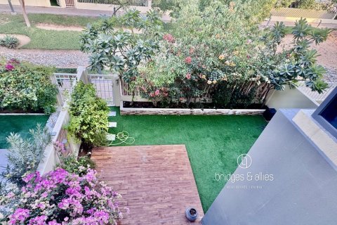 Villa in Dubai Hills Estate, Dubai 4 bedrooms, 202 sq.m. № 98066 - photo 12