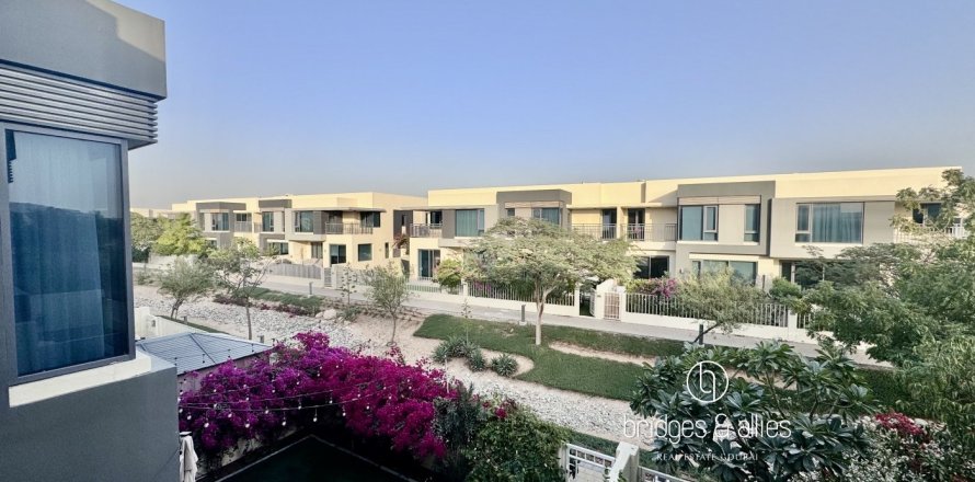 Villa in Dubai Hills Estate, Dubai 4 bedrooms, 202 sq.m. № 98066