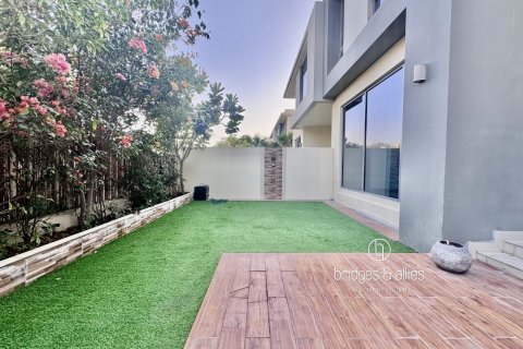 Villa in Dubai Hills Estate, Dubai 4 bedrooms, 202 sq.m. № 98066 - photo 3