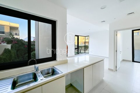 Villa in Dubai Hills Estate, Dubai 4 bedrooms, 194 sq.m. № 98065 - photo 2