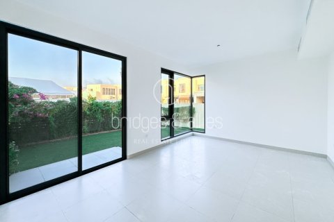 Villa in Dubai Hills Estate, Dubai 4 bedrooms, 194 sq.m. № 98065 - photo 19