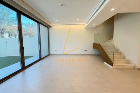 Снять в аренду виллу в Джумейра Вилладж Серкл, Дубай: 4 спальни, 699м², № 72100 - фото 1