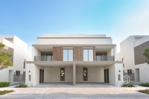 Вилла в Tilal Al Ghaf, Дубай, 4 спальни, 220м², № 90923