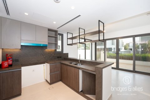 Снять в аренду виллу в Tilal Al Ghaf, Дубай: 4 спальни, 220м², № 90923 - фото 4