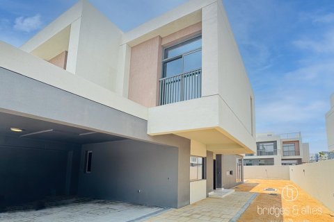 Снять в аренду виллу в Dubai South (Dubai World Central), Дубай: 3 спальни, 324м², № 90919 - фото 8