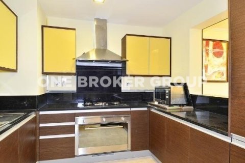 Снять в аренду квартиру в Пальме Джумейре, Дубай: 1 спальня, 104м², № 667 - фото 2
