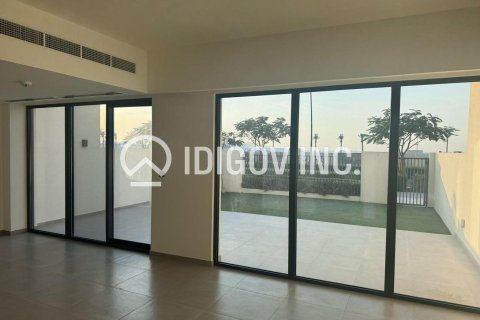 Villa en The Valley, Dubai, 3 dormitorios, 166 m², № 38296 - foto 1