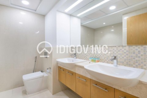 Снять в аренду квартиру в Bellevue Towers, Даунтаун Дубай (Даунтаун Бурдж Дубай), Дубай: 2 спальни, 95м², № 38297 - фото 24