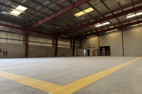 Almacén en Dubai Investment Park, Dubai, 475.2 m², № 4195 - foto 1