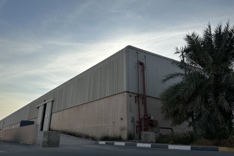 Almacén en Jebel Ali, Dubai, 325.2 m², № 4201 - foto 1