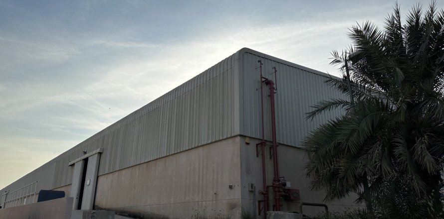 Almacén en Jebel Ali, Dubai, 325.2 m², № 4201