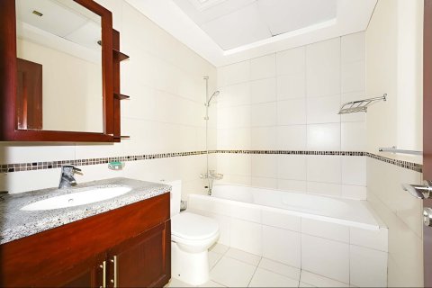 Apartment in The Views, Dubai 2 bedrooms, 121.89 sq.m. № 138900 - photo 6