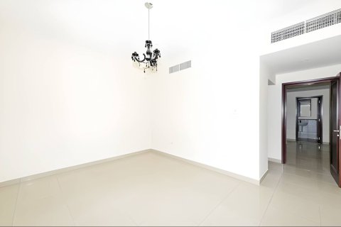 Apartment in The Views, Dubai 2 bedrooms, 121.89 sq.m. № 138900 - photo 3