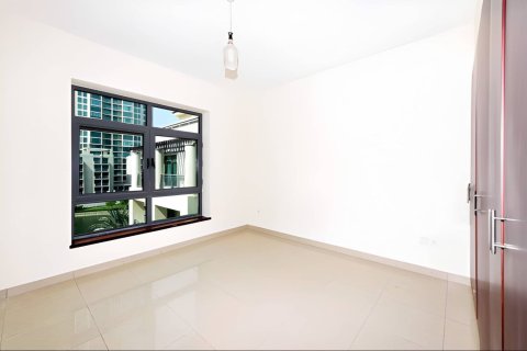 Apartment in The Views, Dubai 2 bedrooms, 121.89 sq.m. № 138900 - photo 7