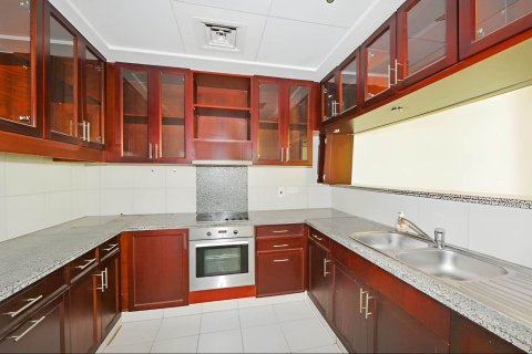 Apartment in The Views, Dubai 2 bedrooms, 121.89 sq.m. № 138900 - photo 4