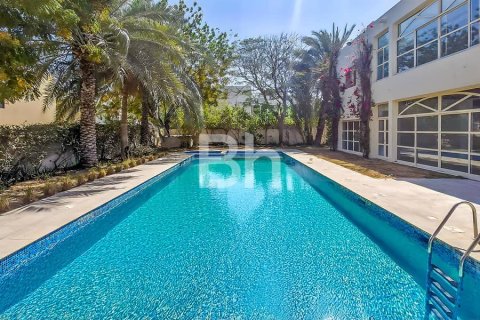 Снять в аренду виллу в Emirates Hills, Дубай: 6 спален, 743м², № 21852 - фото 3