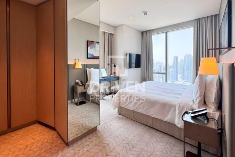 Apartment in Vida Residences Dubai Mall, Downtown Dubai (Downtown Burj Dubai), Dubai 3 bedrooms, 140.66 sq.m. № 129346 - photo 4