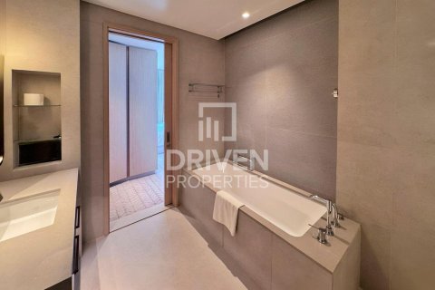 Apartment in Vida Residences Dubai Mall, Downtown Dubai (Downtown Burj Dubai), Dubai 3 bedrooms, 140.66 sq.m. № 129346 - photo 16