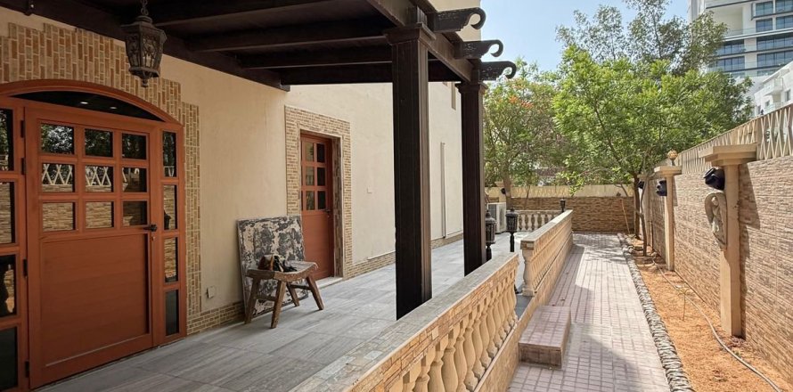Таунхаус в Дубае, 4 спальни, 285м², № 40683