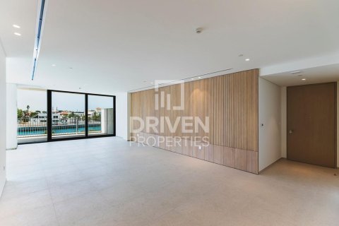 Apartment in Jumeirah, Dubai 4 bedrooms, 341.42 sq.m. № 140867 - photo 1