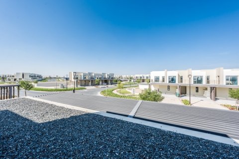 Снять в аренду таунхаус в Dubai South (Dubai World Central), Дубай: 3 спальни, 180.56998692м², № 13307 - фото 21