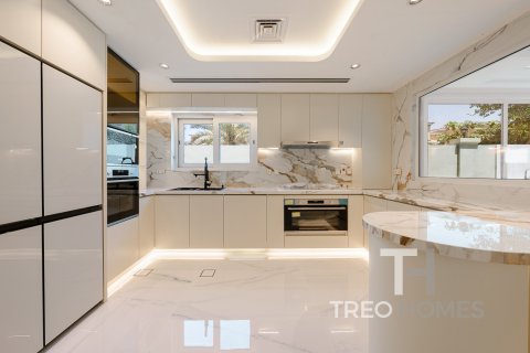 Villa in Legacy, Jumeirah Park, Dubai 5 bedrooms, 474 sq.m. № 13347 - photo 8
