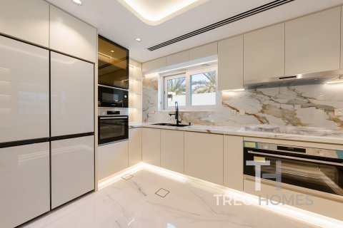 Villa in Legacy, Jumeirah Park, Dubai 5 bedrooms, 474 sq.m. № 13347 - photo 9