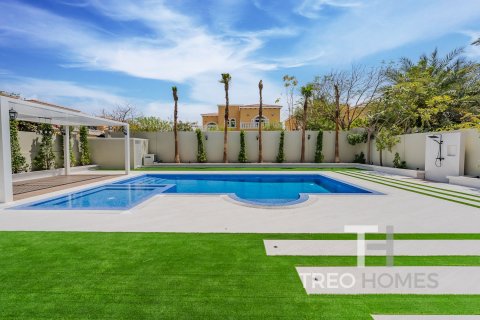 Villa in Legacy, Jumeirah Park, Dubai 5 bedrooms, 474 sq.m. № 13347 - photo 14
