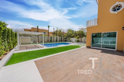 Villa in Legacy, Jumeirah Park, Dubai 5 bedrooms, 474 sq.m. № 13347 - photo 2