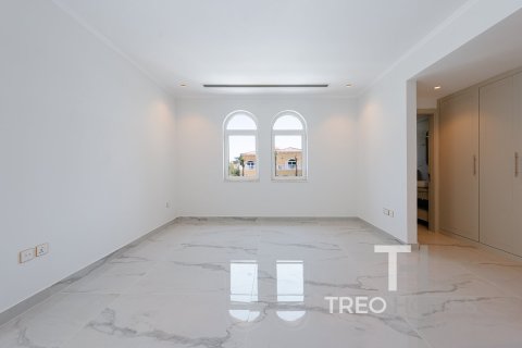 Villa in Legacy, Jumeirah Park, Dubai 5 bedrooms, 474 sq.m. № 13347 - photo 22