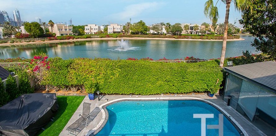Villa in Meadows, Dubai 4 bedrooms, 387 sq.m. № 13348