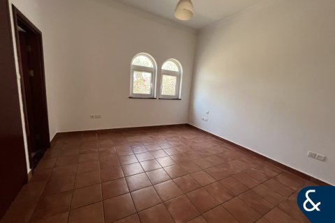 Снять в аренду виллу в The Villa, Дубай: 5 спален, 660м², № 79188 - фото 4