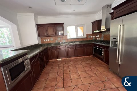 Снять в аренду виллу в The Villa, Дубай: 5 спален, 660м², № 79188 - фото 7