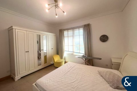 Снять в аренду квартиру в Shoreline Apartments, Пальма Джумейра, Дубай: 2 спальни, 147м², № 79186 - фото 3